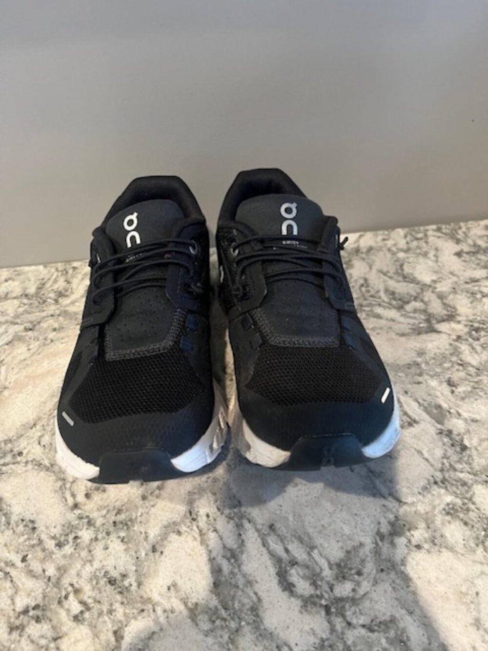 Size 6 Women's On Cloud 5 Black / White Sneakers Shoes Running